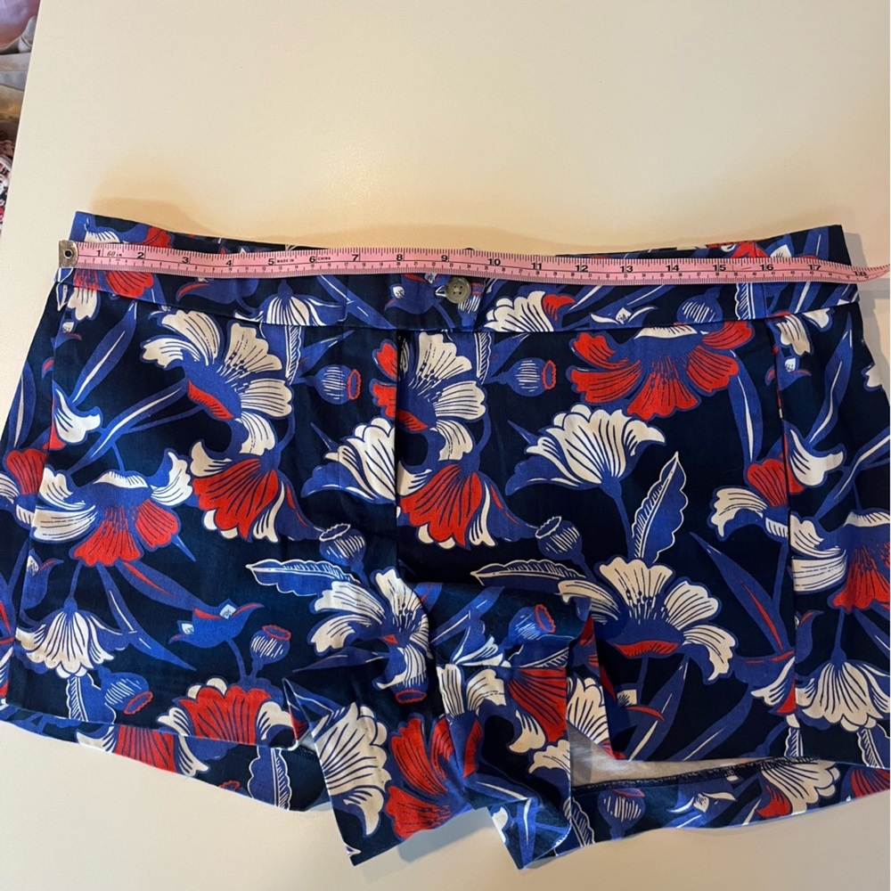 J Crew 3" printed short in navy blue red flowers NWOT Size 10 - Picture 8 of 9